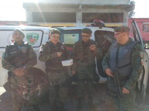 Imagem da notícia - Filhote de pássaro é resgatado por agentes do Batalhão de Policiamento Ambiental