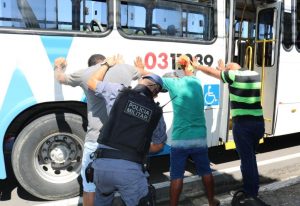 Imagem da notícia - Com operação Catraca, PM fez mais de 5 mil abordagens em ônibus da capital