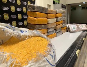 Imagem da notícia - PC e Receita Federal apreendem 37 kg de maconha em embarcações