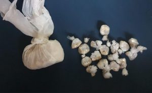 Imagem da notícia - Polícia Civil prende jovem com porção e trouxinhas de cocaína em Maués