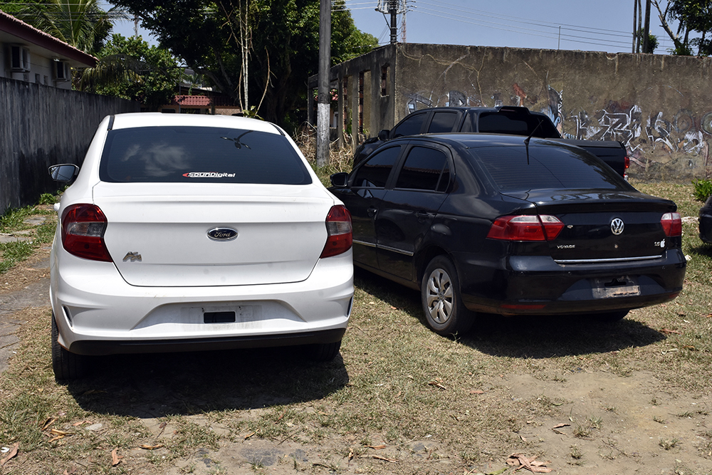 Carros apreendidos com membros de organização criminosa