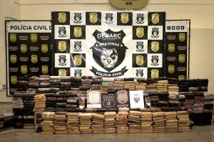 Imagem da notícia - PC e PM prendem quatro pessoas com meia tonelada de drogas, em Maraã