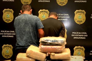 Imagem da notícia - PC prende dupla com 40 quilos de maconha do tipo skunk em embarcação