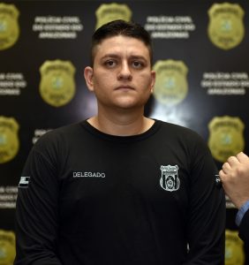 Imagem da notícia - PC prende homem com drogas, motocicleta, celulares e simulacros de armas de fogo