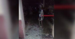 Imagem da notícia - PM detém homem que estourou vidraça de sapataria no Centro