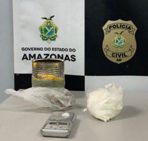 Imagem da notícia - Polícia Civil prende jovem com porções de cocaína e maconha