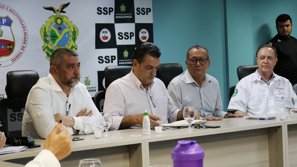 Secretário de Segurança Pública, coronel Louismar Bonates em reunião com o conselho da Federação das Indústrias, delegados da Polícia Civil e Comando de Policiamento Metropolitano da Polícia Militar.