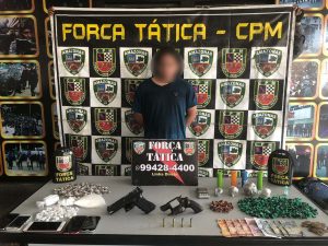 Imagem da notícia - Polícia Militar, por meio da Força Tática, detém suspeito com arma e drogas na zona leste