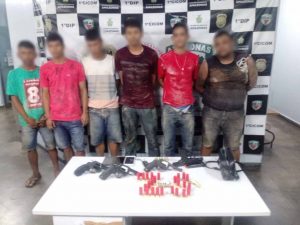 Imagem da notícia - PM prende seis suspeitos e apreende armas de fogo em ação policial na zona sul