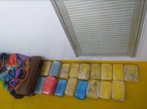 Imagem da notícia - PM apreende drogas em camarote de embarcação no porto de Tefé