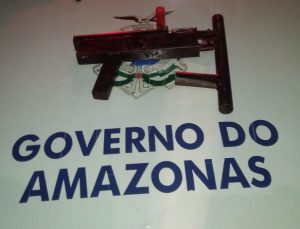 Imagem da notícia - Polícia Militar apreende arma de fogo e recupera veículo no Japiim