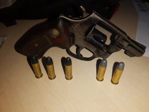 Imagem da notícia - Motorista é flagrado com arma de fogo durante blitz do Detran-AM