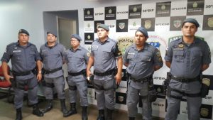 Imagem da notícia - PMs salvam a vida de duas pessoas em um incêndio na Cidade de Deus