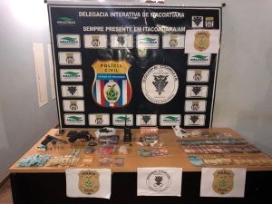 Imagem da notícia - PC prende homem com drogas, armas e dinheiro, em Itacoatiara