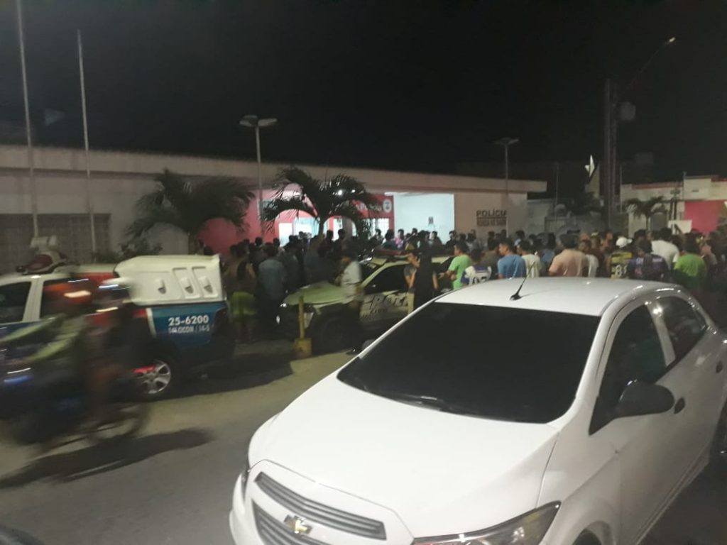 Policia Militar prende oito pessoas e recupera dois veículos na capital. FOTOS: Divulgação/SSP-AM