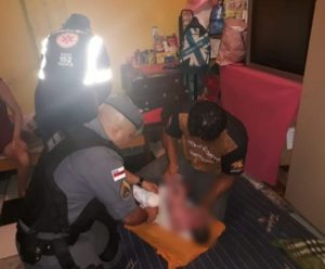 Imagem da notícia - Policiais militares ajudam mulher em trabalho de parto na zona leste