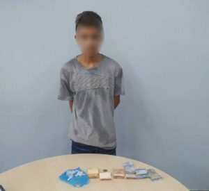 Imagem da notícia - Policiais militares detiveram suspeito de tráfico de drogas no Coroado