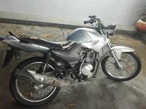 Imagem da notícia - PM recupera motocicleta em estacionamento de supermercado