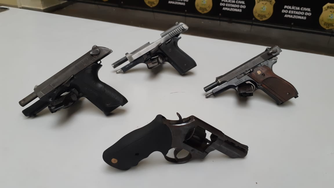 Polícia intercepta ‘bonde’ e apreende armas em residência na zona sul
