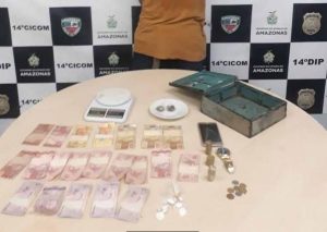 Imagem da notícia - Polícia Militar prende homem em posse de drogas em ônibus