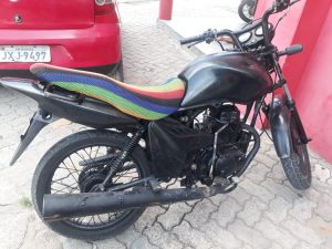 Imagem da notícia - PM prende cinco pessoas e apreende dois adolescentes na capital