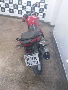 Imagem da notícia - PM detêm dois homens em motocicleta com restrição de roubo