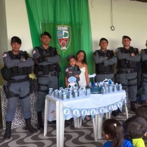 Imagem da notícia - Policiais militares inspiram crianças amazonenses e viram tema de aniversário
