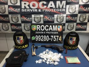 Imagem da notícia - PM detém homem por tráfico e porte ilegal de arma de fogo