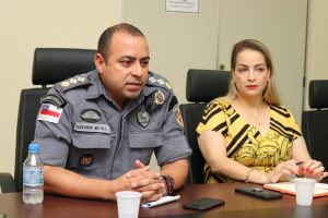 Imagem da notícia - Carros de transporte por aplicativo terão adesivo para identificação policial