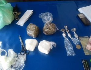Imagem da notícia - Polícia Militar detém homem com drogas em Caapiranga
