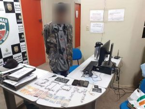 Imagem da notícia - PM detém homem por aliciamento de menores e tráfico de entorpecentes em Benjamin Constant