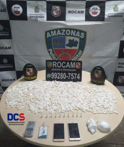 Imagem da notícia - PM detém casal por suspeita de tráfico de drogas no Parque Dez