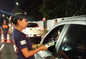 Imagem da notícia - Lei Seca flagra 26 motoristas alcoolizados durante final de semana