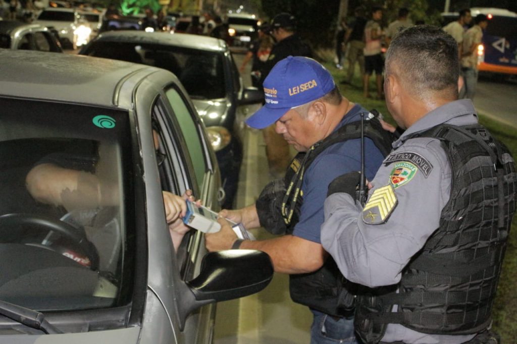 Fiscalização de trânsito é reforçada durante feriado da Consciência Negra.