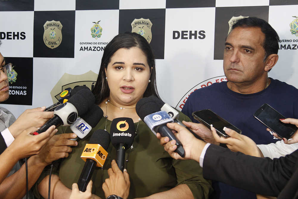Delegada Marília Campello, adjunta da DEHS. 