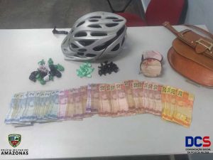 Imagem da notícia - Polícia Militar detêm mulher em posse de entorpecentes na zona sul