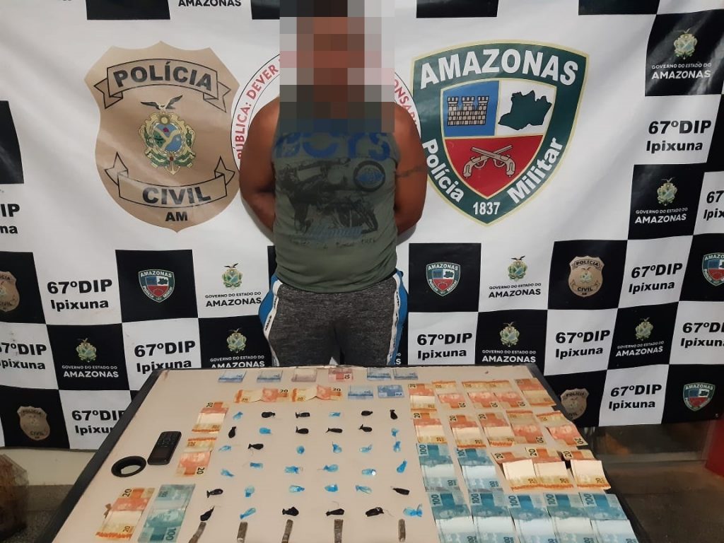 Polícia Militar detém traficante em embarcação no porto de Ipixuna.