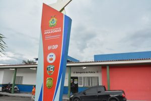 Imagem da notícia - PM prende 17 por tráfico, porte ilegal de arma de fogo e roubo