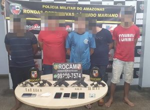 Imagem da notícia - Polícia Militar prende cinco homens e apreende armas e drogas