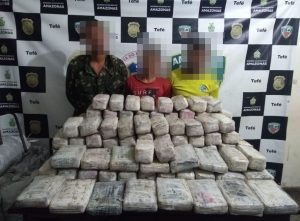 Imagem da notícia - PC e PM prendem trio e apreendem 138 quilos de droga em barco
