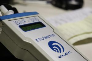 Imagem da notícia - Detran fiscaliza mais de 900 veículos e flagra 57 motoristas embriagados