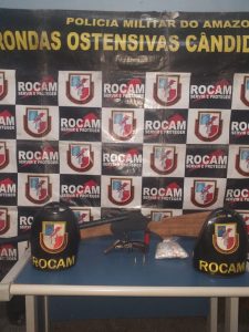 Imagem da notícia - PM apreende jovem por porte de arma de fogo e tráfico  de drogas