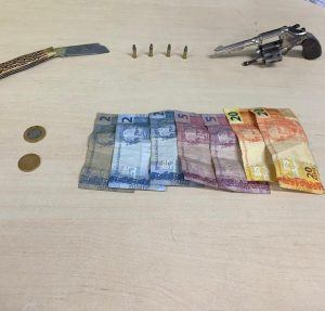 Imagem da notícia - Polícia Militar detém suspeitos com arma de fogo na zona leste