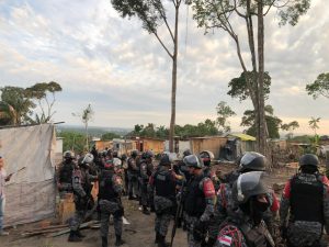 Imagem da notícia - Comunidade irregular no Santa Etelvina tem reintegração de posse