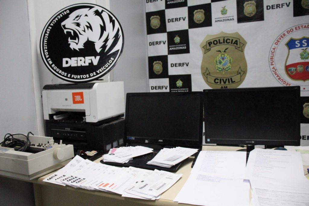 Derfv prende falsario com dezenas de documentos adulterados 2