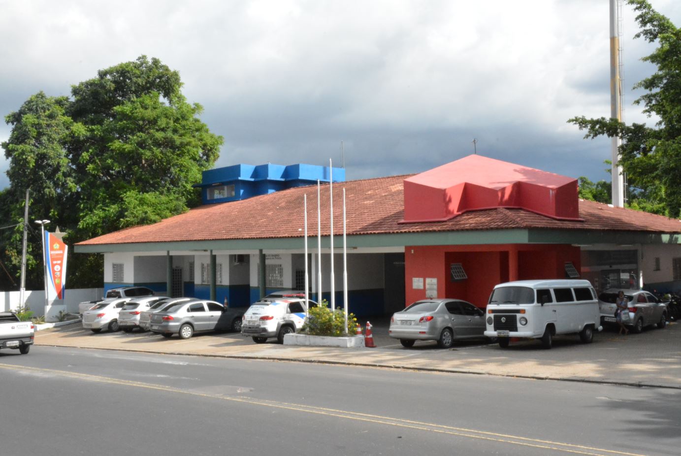 Em Manaus, PC prende dupla em flagrante no bairro Dom Pedro.