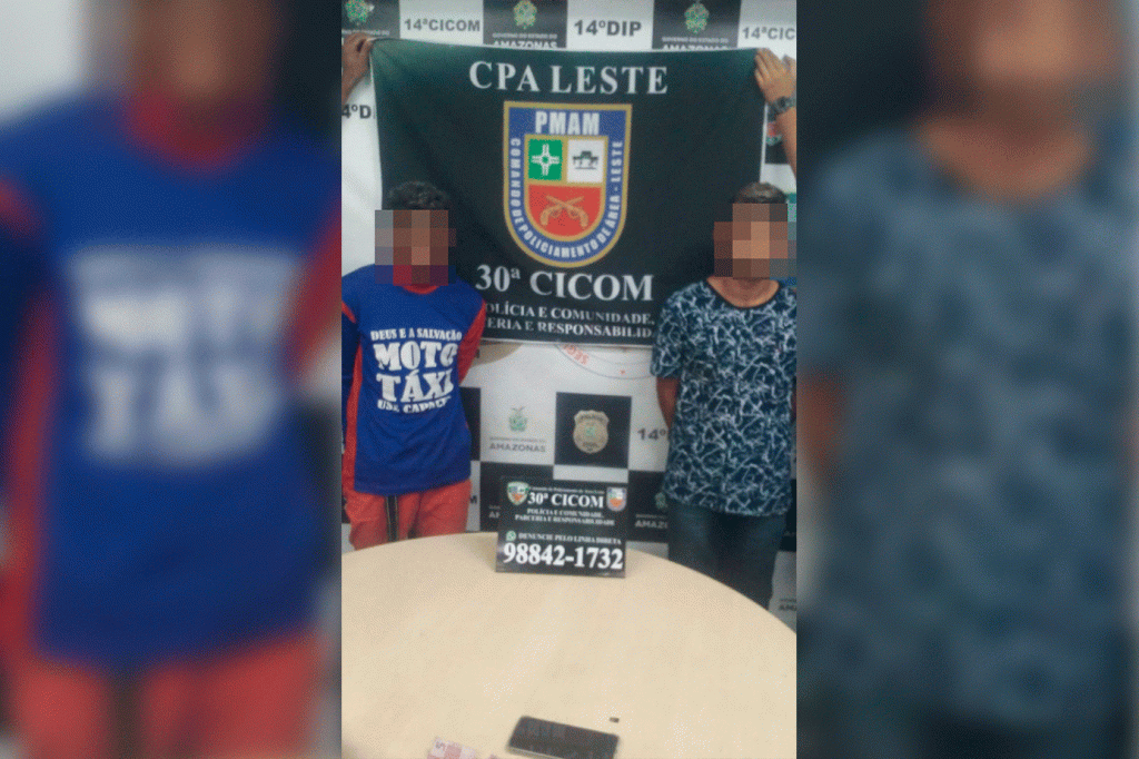 Ao todo, 84 porções de entorpecentes, 23 munições, três simulacros de arma de fogo, duas balanças de precisão e R$ 289 em espécie foram apreendidos. 