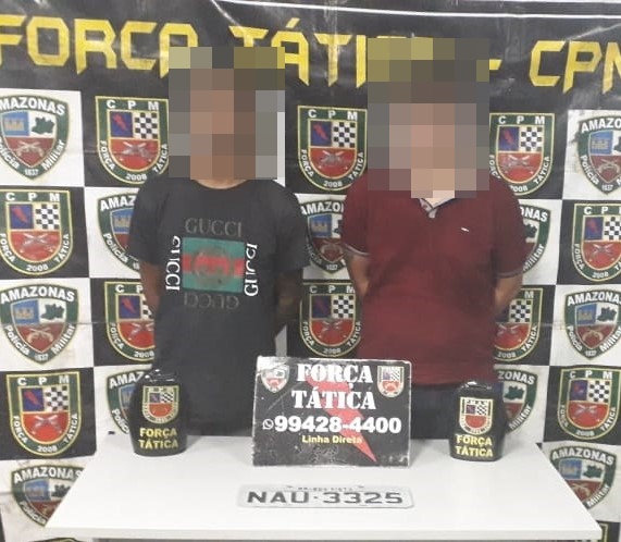 Dois homens, de 21 e 23 anos, foram presos suspeitos de roubo de veículo.