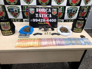 Imagem da notícia - Força Tática detém trio com arma de fogo e drogas no bairro Tarumã