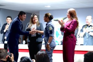 Imagem da notícia - Governo do AM promoveu mais de 3,7 mil policiais militares e bombeiros